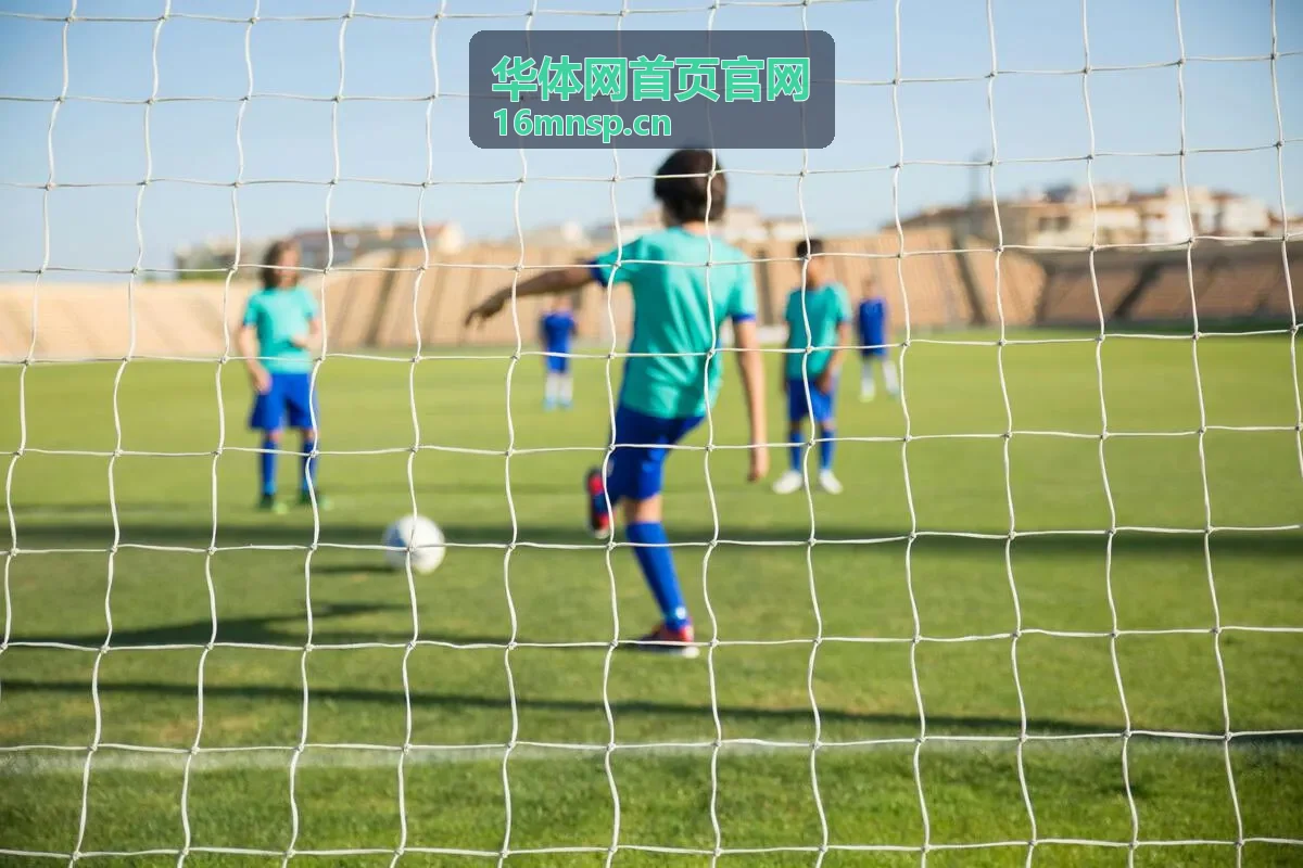 华体网首页官网赛事图墙：活动现场与观众互动画面